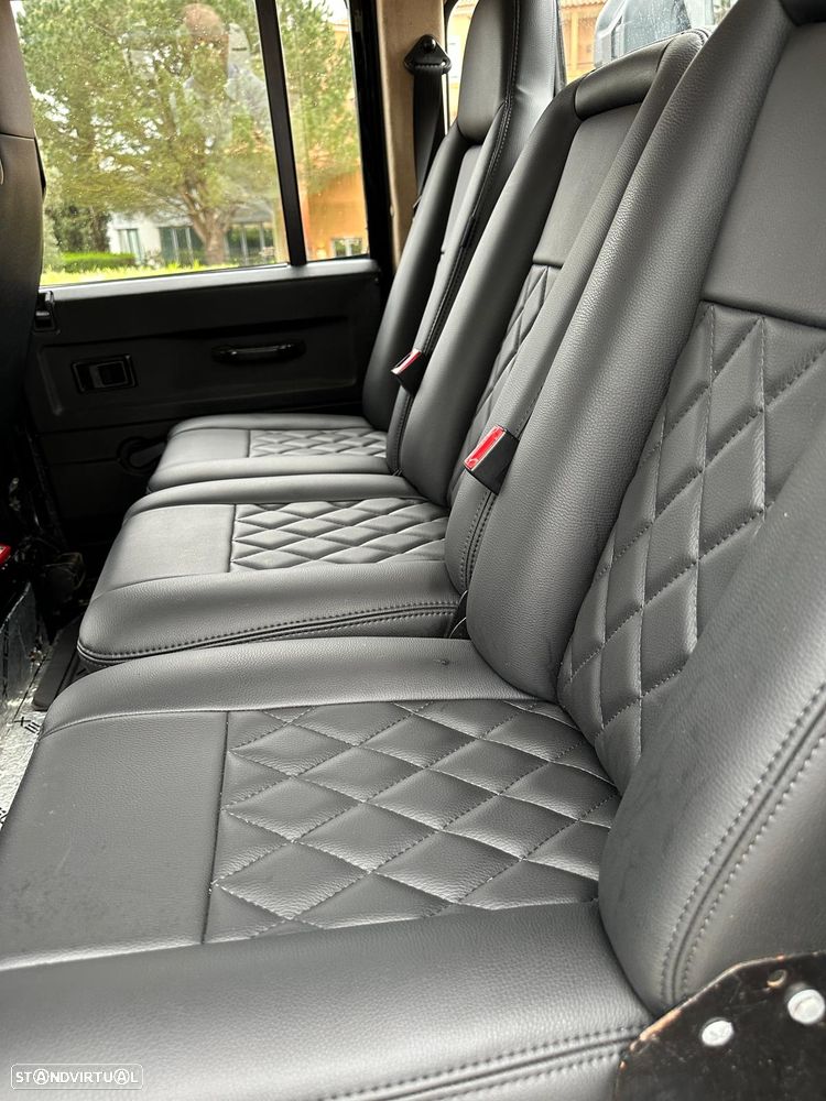 Land Rover Defender - 27