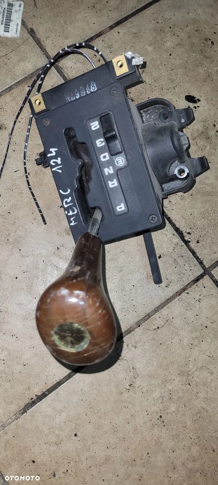 WYBIERAK LEWAREK AUTOMAT MERCEDES W124 - 1