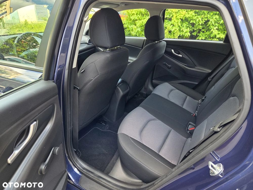 Hyundai i30 1.6 D Classic + - 11