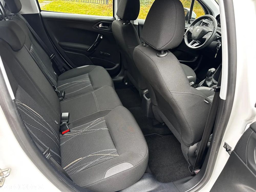 Peugeot 208 - 34