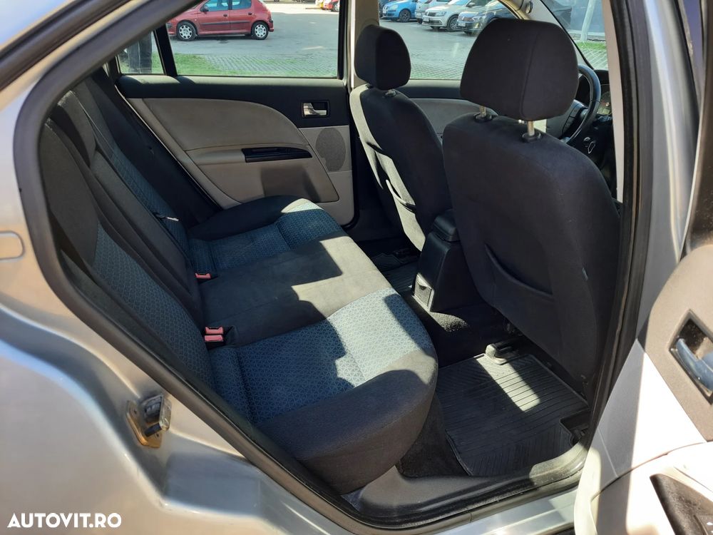 Ford Mondeo 2.0TDCi Trend - 12