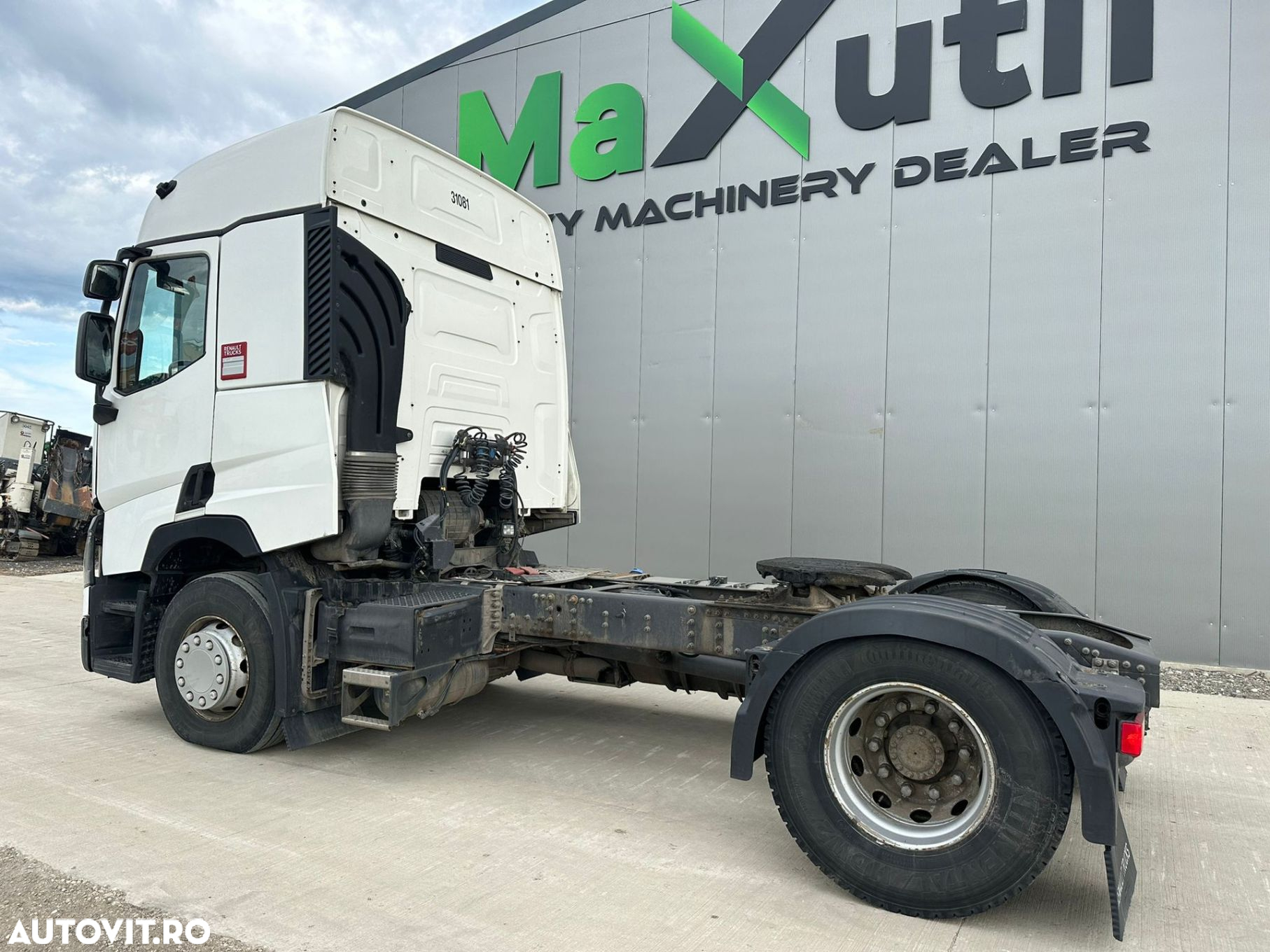 Renault T460 4x2 Cap Tractor - 2