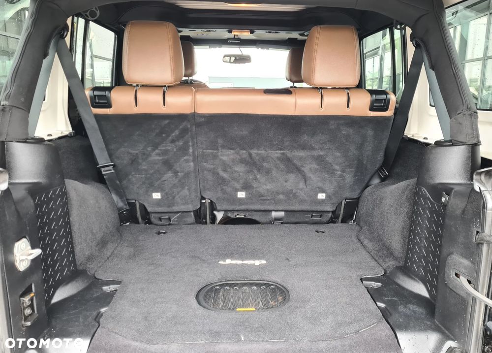 Jeep Wrangler 3.6 Unlim Sahara - 14