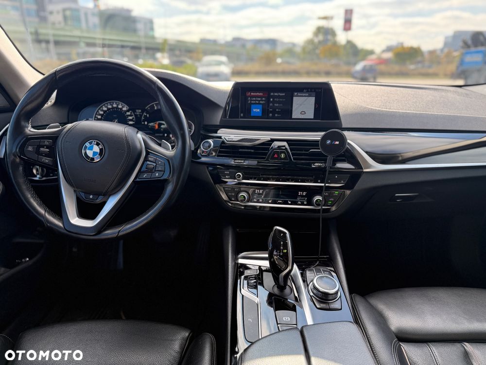 BMW Seria 5 520d Touring Sport Line - 7