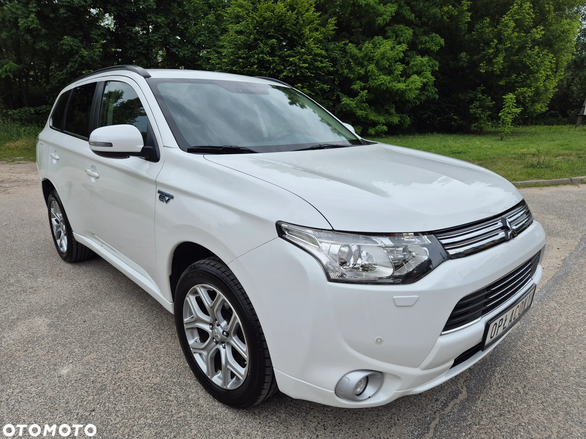 Mitsubishi Outlander 2.0 4WD Plug-In Hybrid - 14