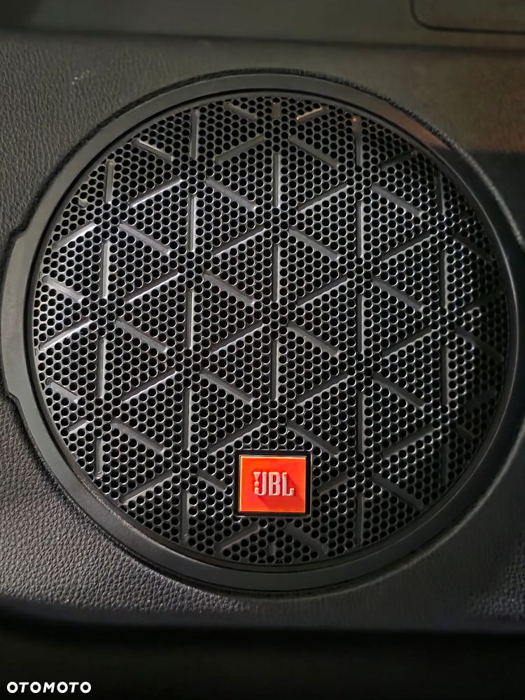Toyota RAV4 2.5 Hybrid Black Edition by JBL 4x4 - 11