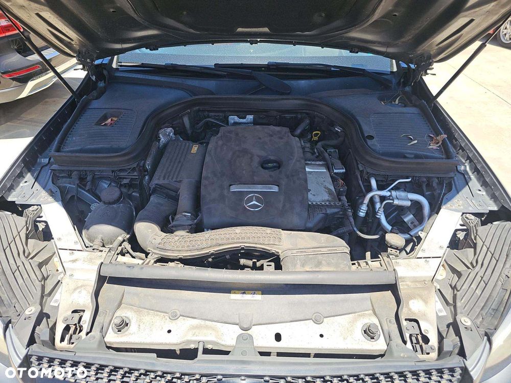 Mercedes-Benz GLC 300 4Matic 9G-TRONIC AMG Line - 11