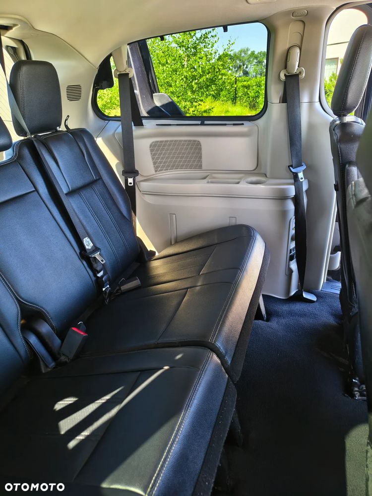 Chrysler Town & Country 3.6 Limited - 4