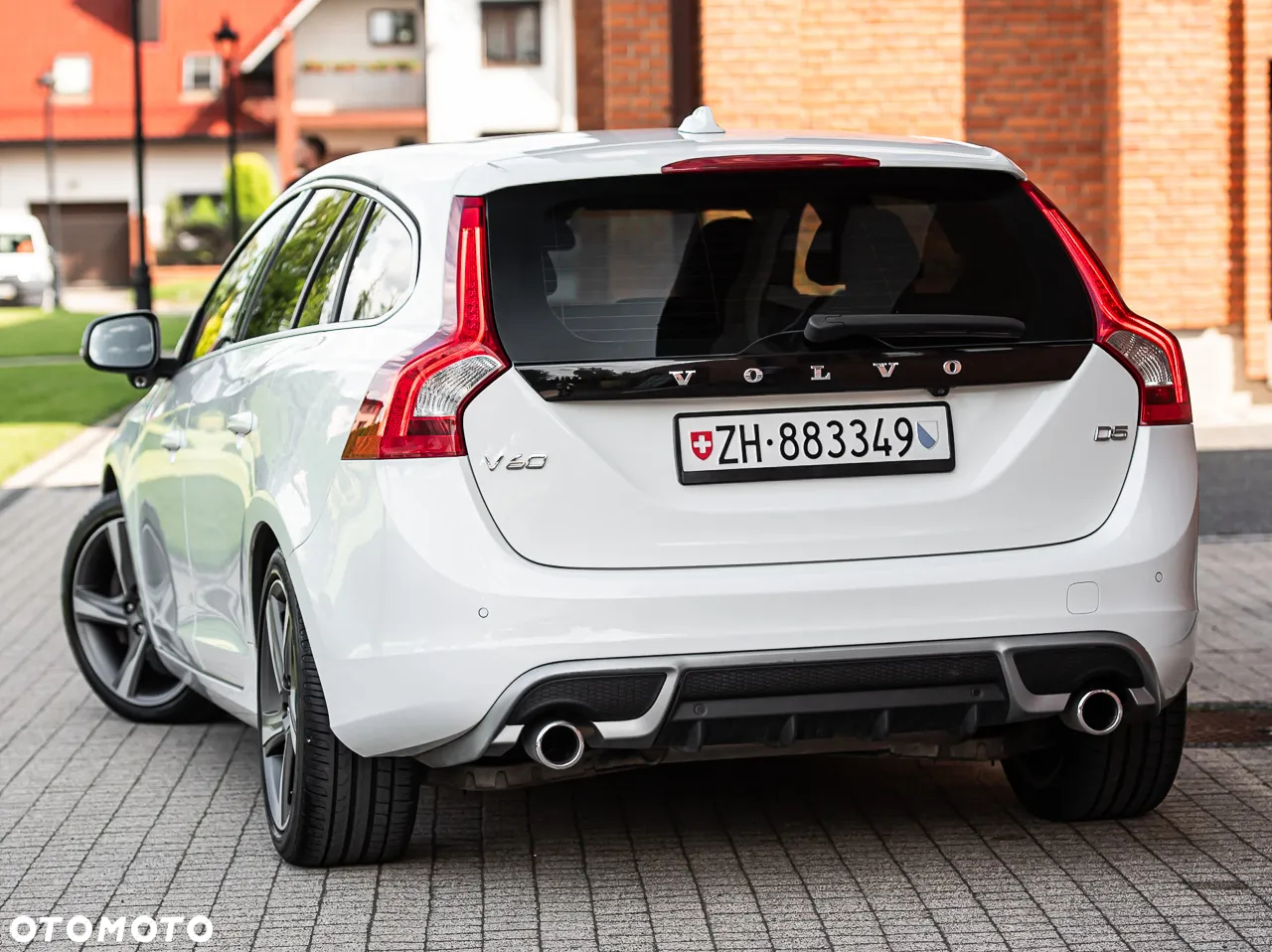 Volvo V60 D5 R-Design - 8