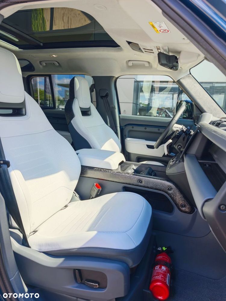 Land Rover Defender - 16