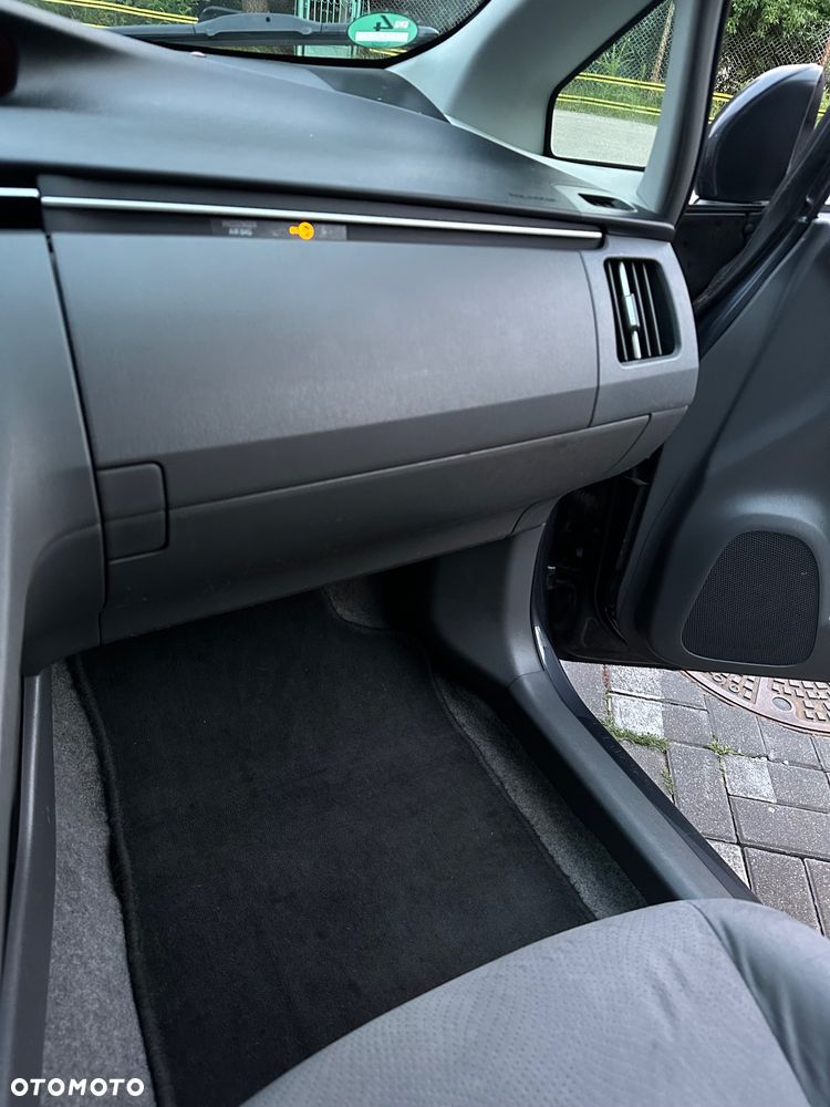 Toyota Prius+ ver--hybrid-sol - 8