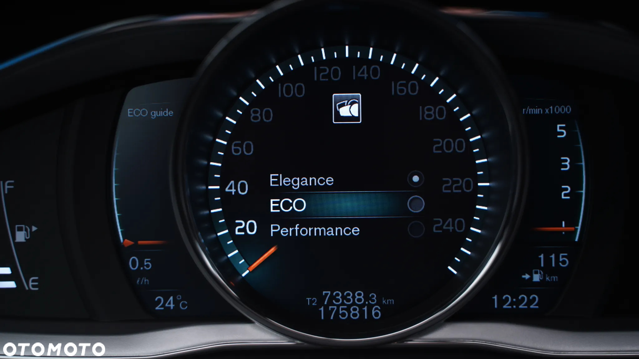 Volvo V60 D3 Drive-E R-Design Momentum - 25