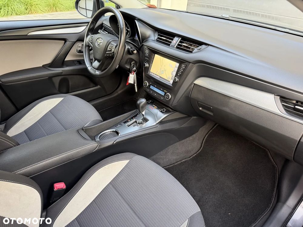 Toyota Avensis 1.8 Premium MS - 25