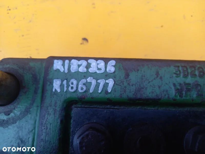 Podpora belki zaczepu polowego John Deere 7720 - 3