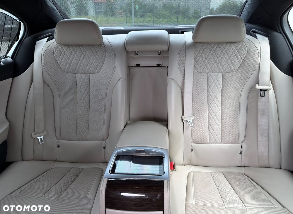 BMW Seria 7 740Ld xDrive - 13