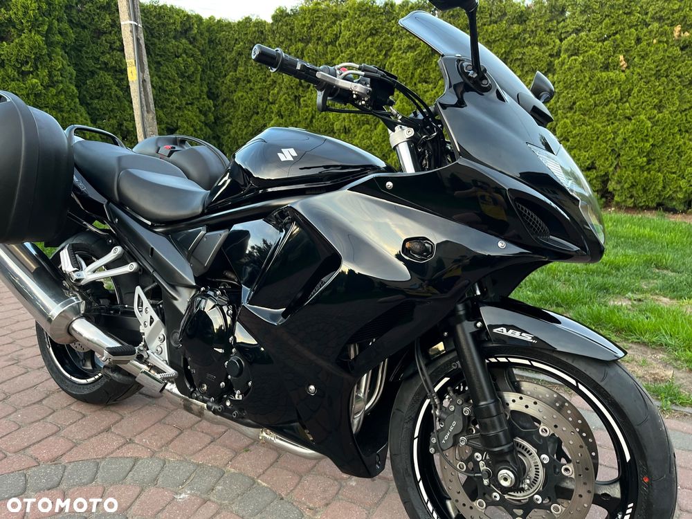 Suzuki GSX - 19