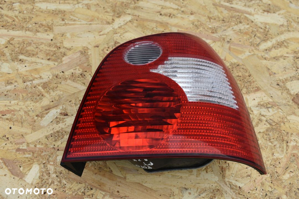 LAMPA TYŁ PRAWA POLO 9N 3D 03r.