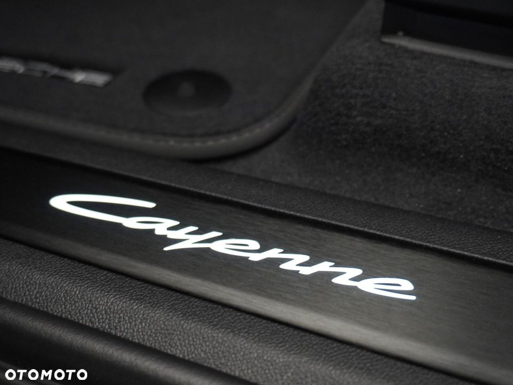 Porsche Cayenne E-Hybrid PHEV Black Edition - 25