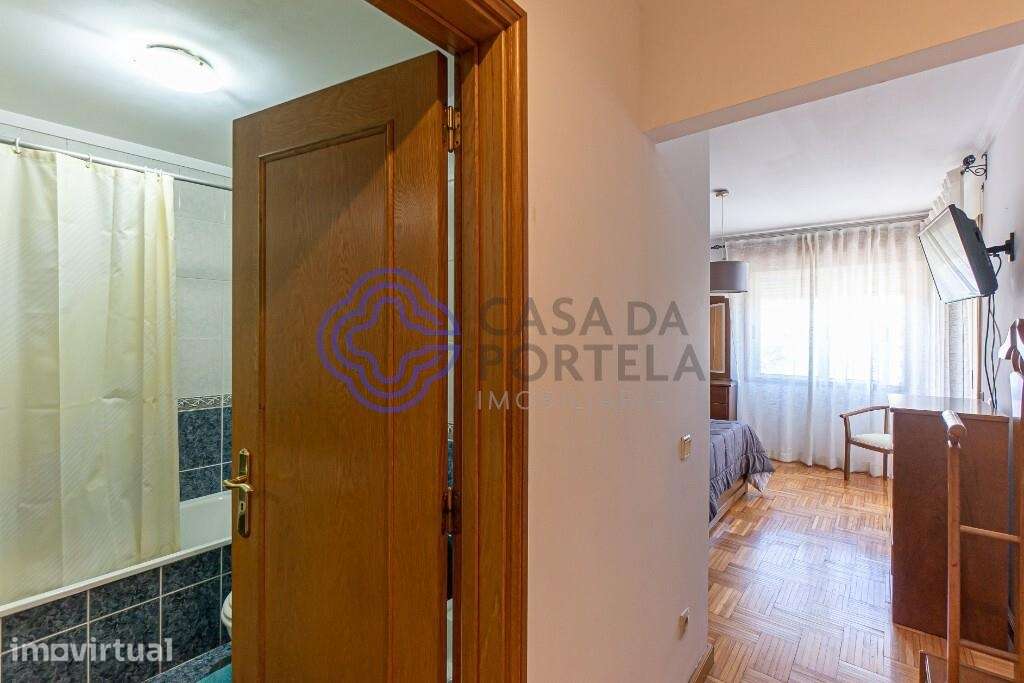 Apartamento T1+1 Mobilado com Varandas e Lugar de Garagem – Oliveira d - Grande imagem: 4/39