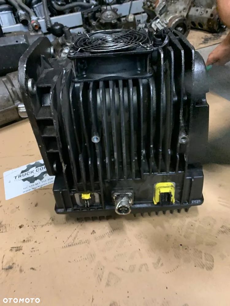 Kompresor pneumatyczny do autobusu Volvo B5LH E5 K202733 HCS - 1