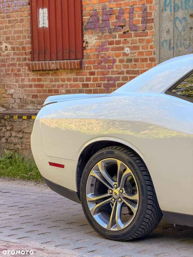 Dodge Challenger 5.7 R/T - 8