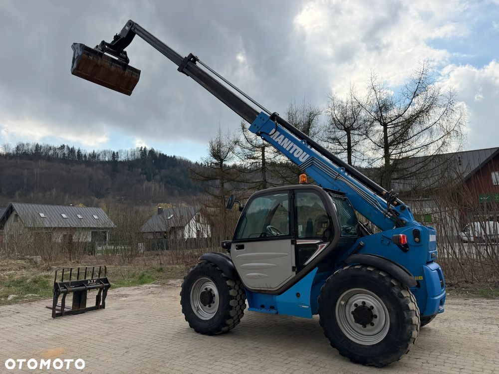 Manitou MT932 Ładowarka Teleskopowa 9m wysuw!  UDŹWIG 3,2 TONY! Przebieg 2600 mtg. jak Nowa z SALONU 2016 rok z Norwegii z Gospodarstwa rolnego! Silnik DEUTZ 110 km. Aktualne Serwisy w Dekra. Nowy Model sterowane wszystko z 1 dżojstika. Widły i łyżka. Ani deka luzu czy wycieku. OKAZJA! Jazda REWERS + 4 biegi. Skręt 3 tryby. - 37