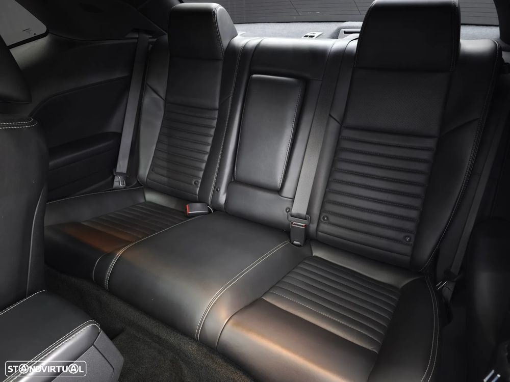 Dodge Challenger Auto SXT Plus - 38