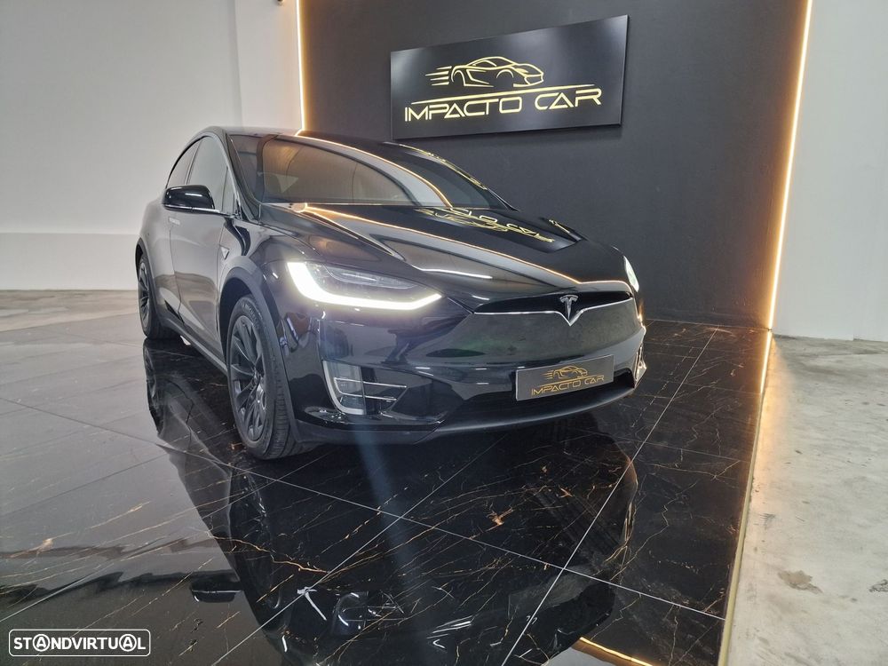 Tesla Model X 90D - 17
