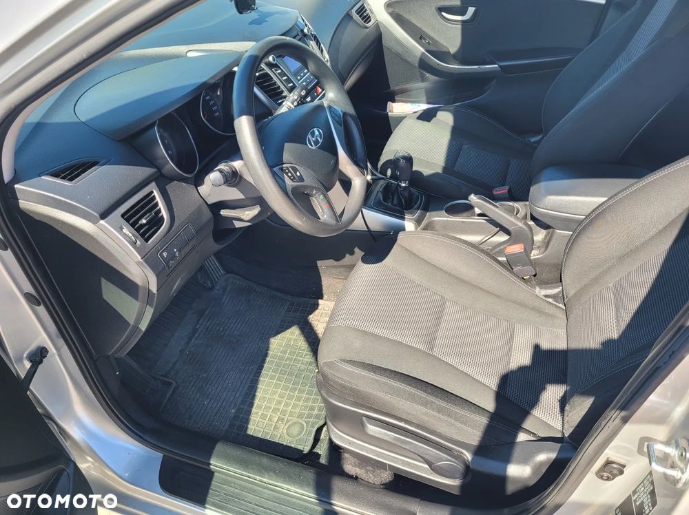 Hyundai i30 1.6 Comfort - 10