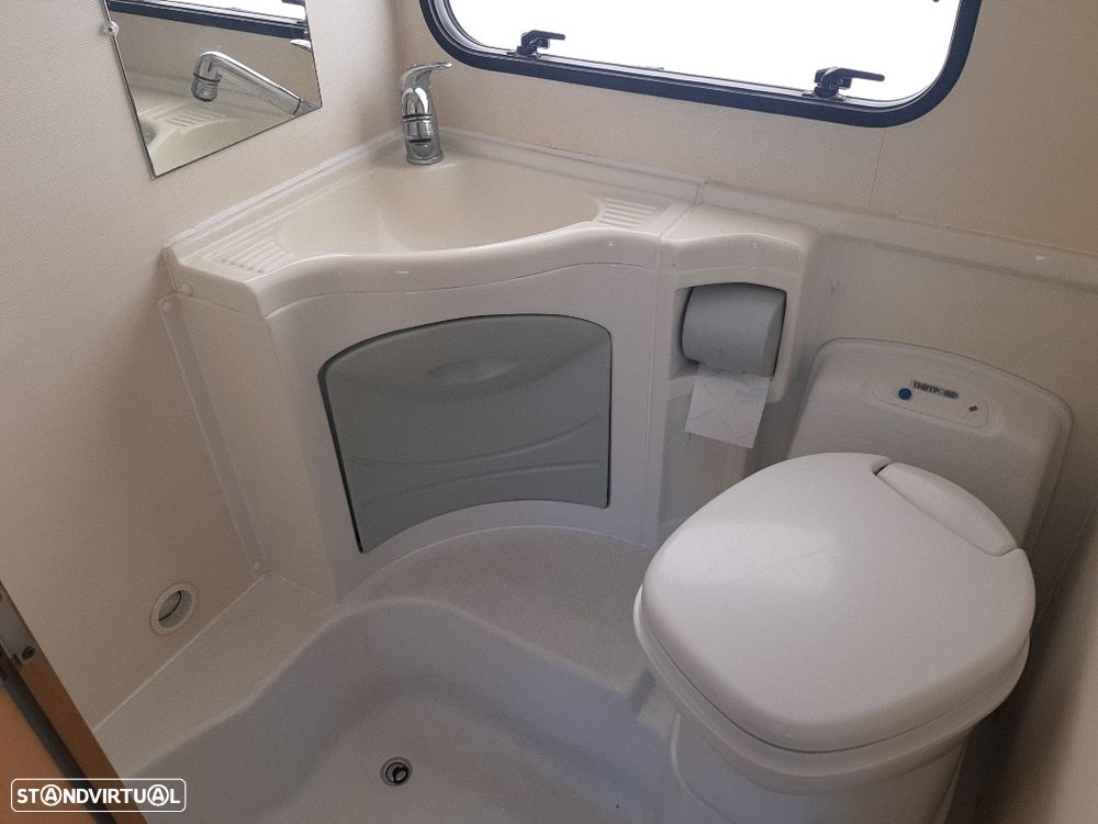 Ford Transit 2.2 TDCI - ROLLER TEAM ZEFIRO 291 TL - 4 LUGARES - 6 DORMIDAS - 49