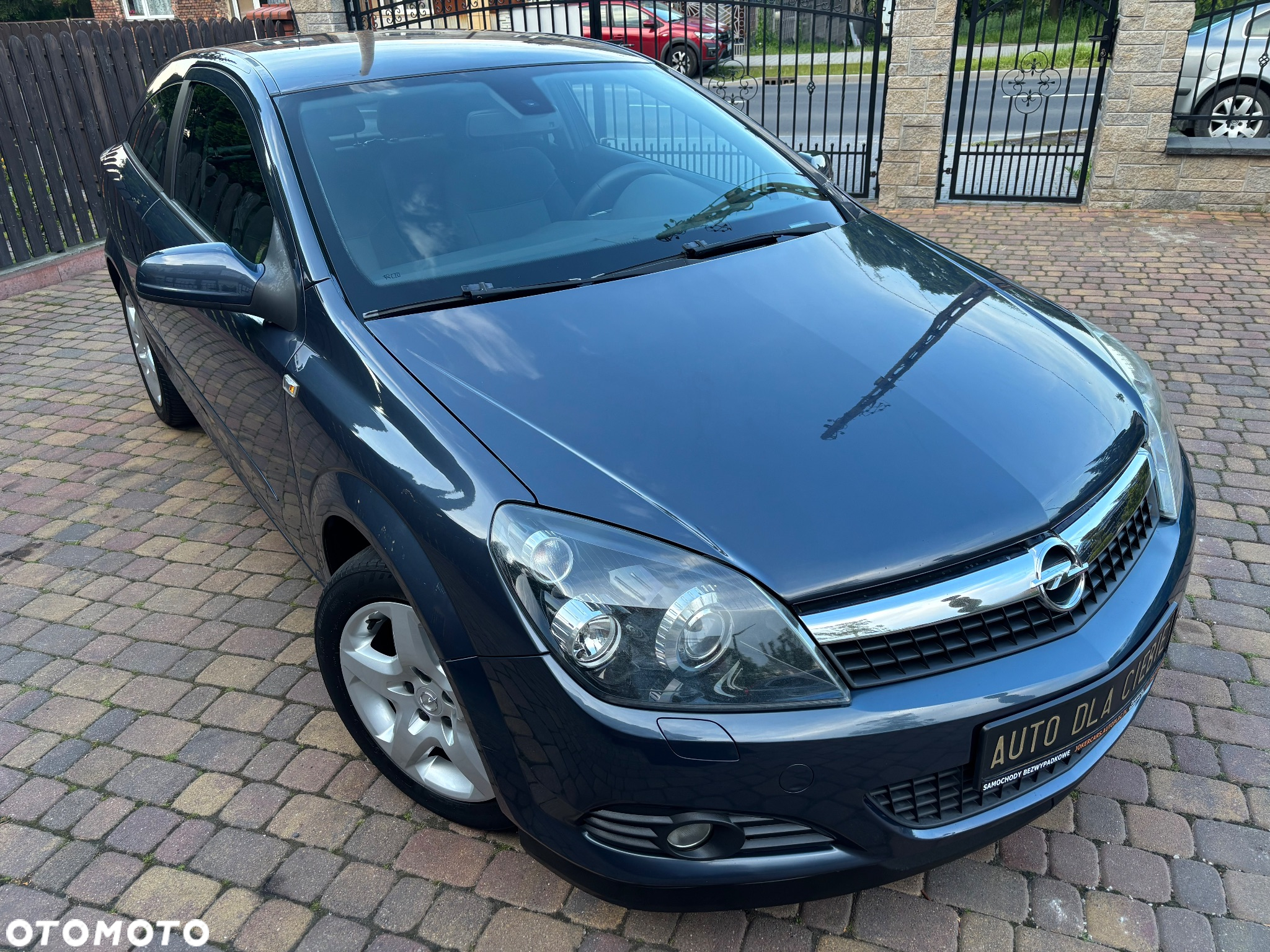 Opel Astra GTC 1.4 Cosmo - 11