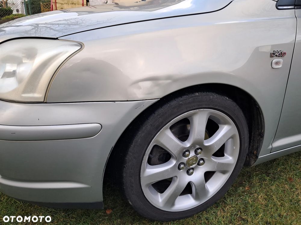 Toyota Avensis 2.0 D-4D - 11