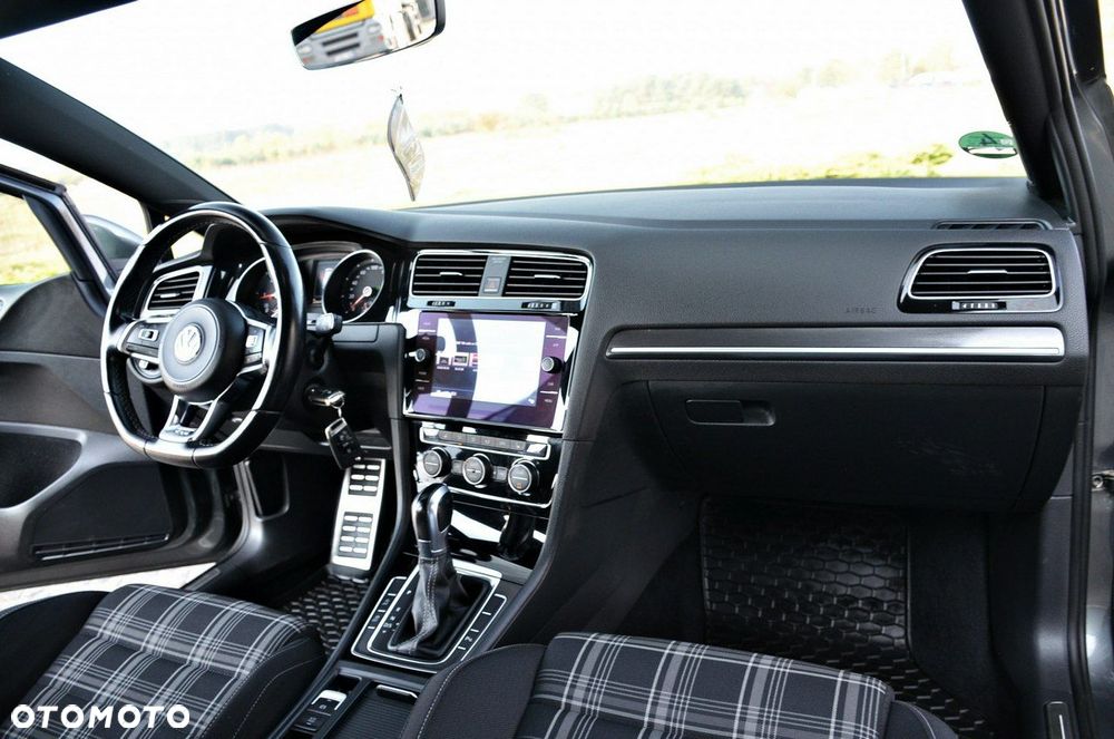 Volkswagen Golf - 28