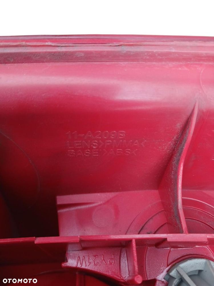 LAMPA PRAWA TYLNA TYŁ VW PASSAT B5 LIFT 11-A209B PASSAT B5 - 4