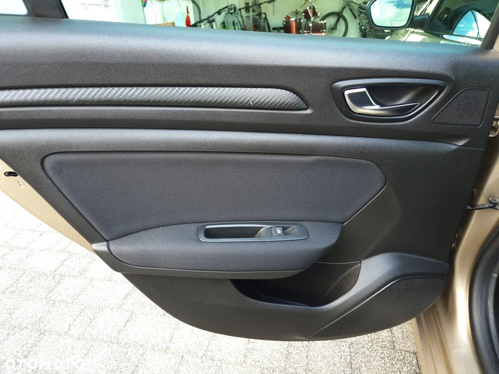 Renault Megane ENERGY TCe 140 EDC LIMITED - 26