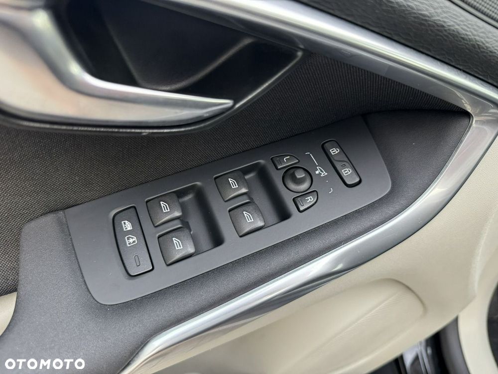 Volvo V40 Cross Country - 29