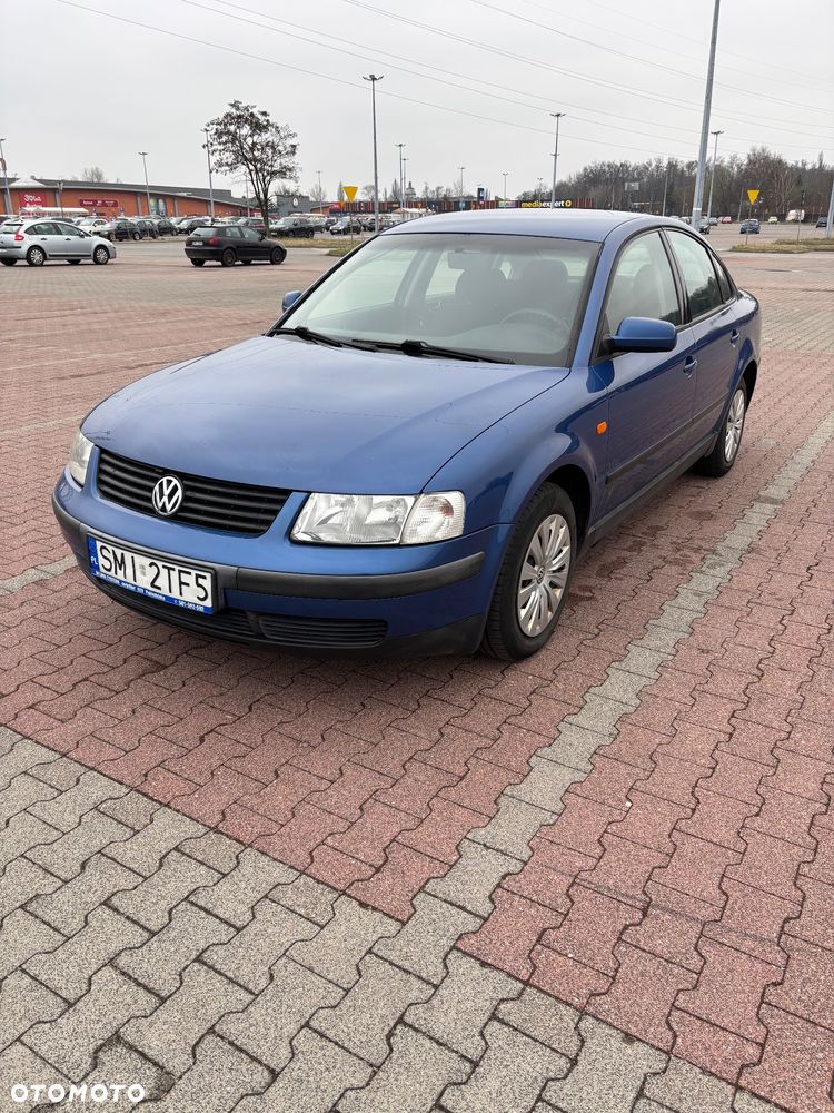 Volkswagen Passat - 1