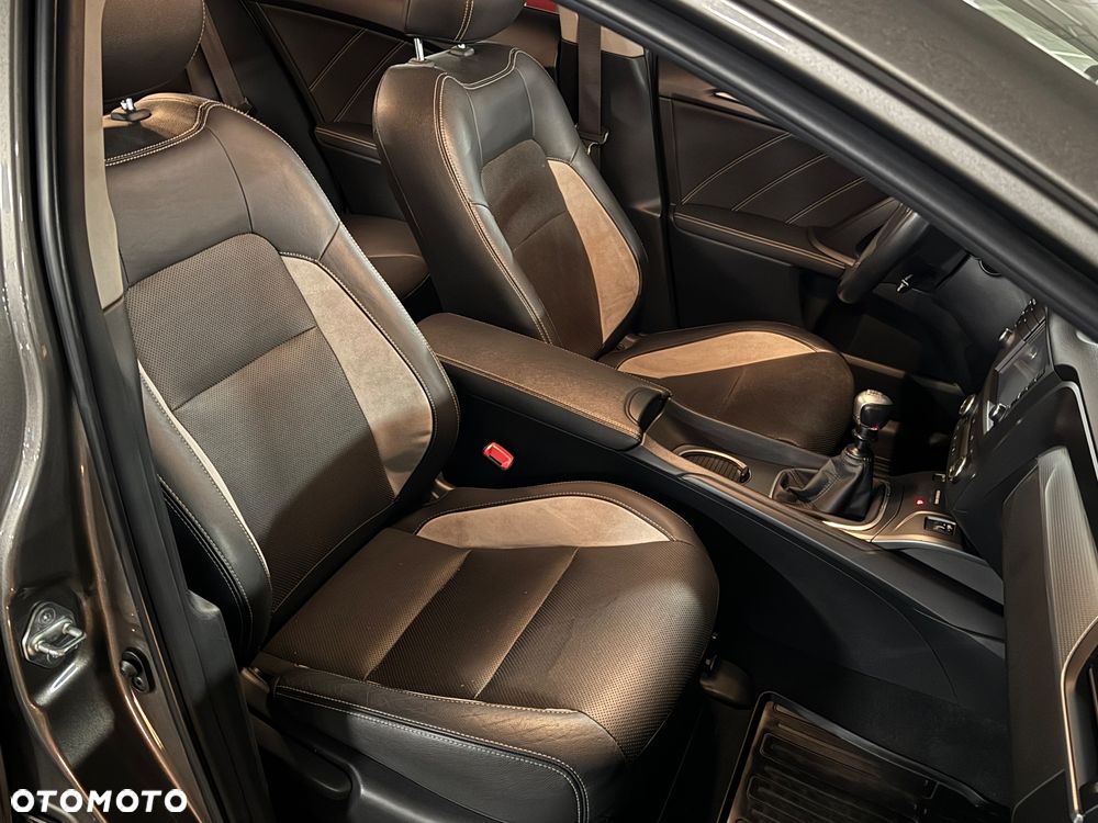 Toyota Avensis 2.0 D-4D Prestige - 22