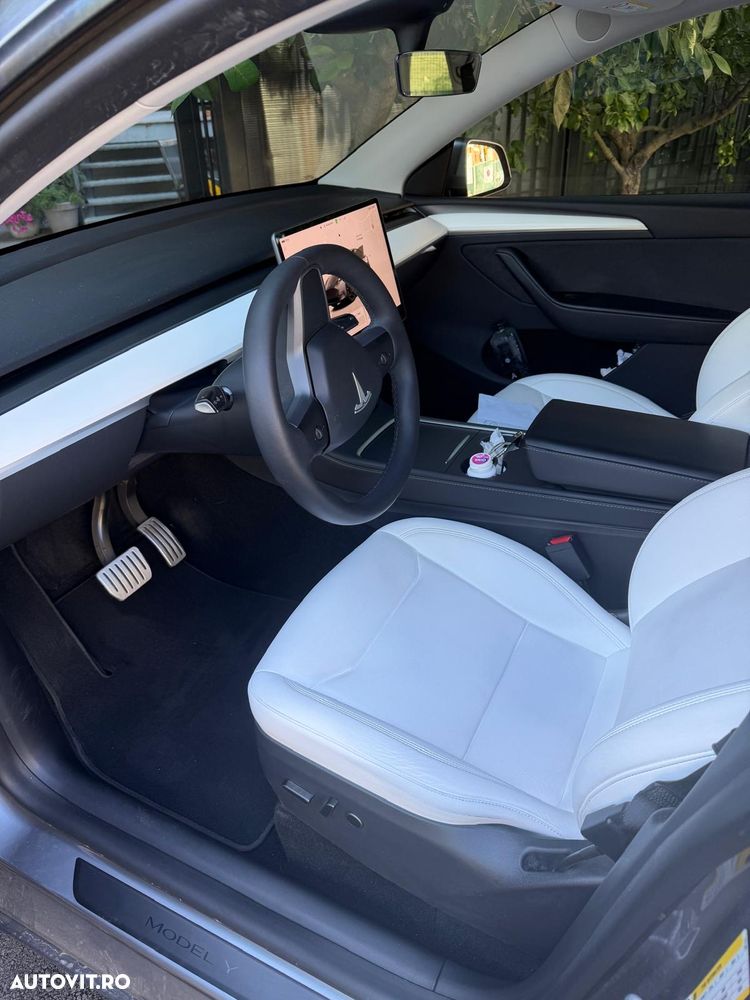 Tesla Model Y AWD Performance - 6