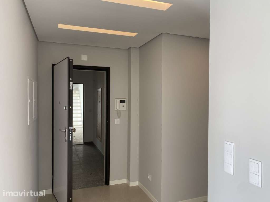 Apartamento T3 +1 Duplex novo em Aires, Amplas Varandas - Grande imagem: 5/26