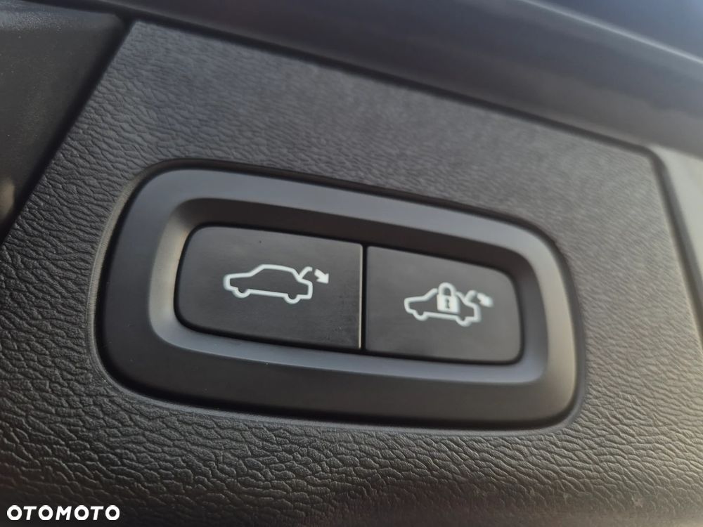 Volvo XC 60 B4 D AWD Geartronic Inscription - 38