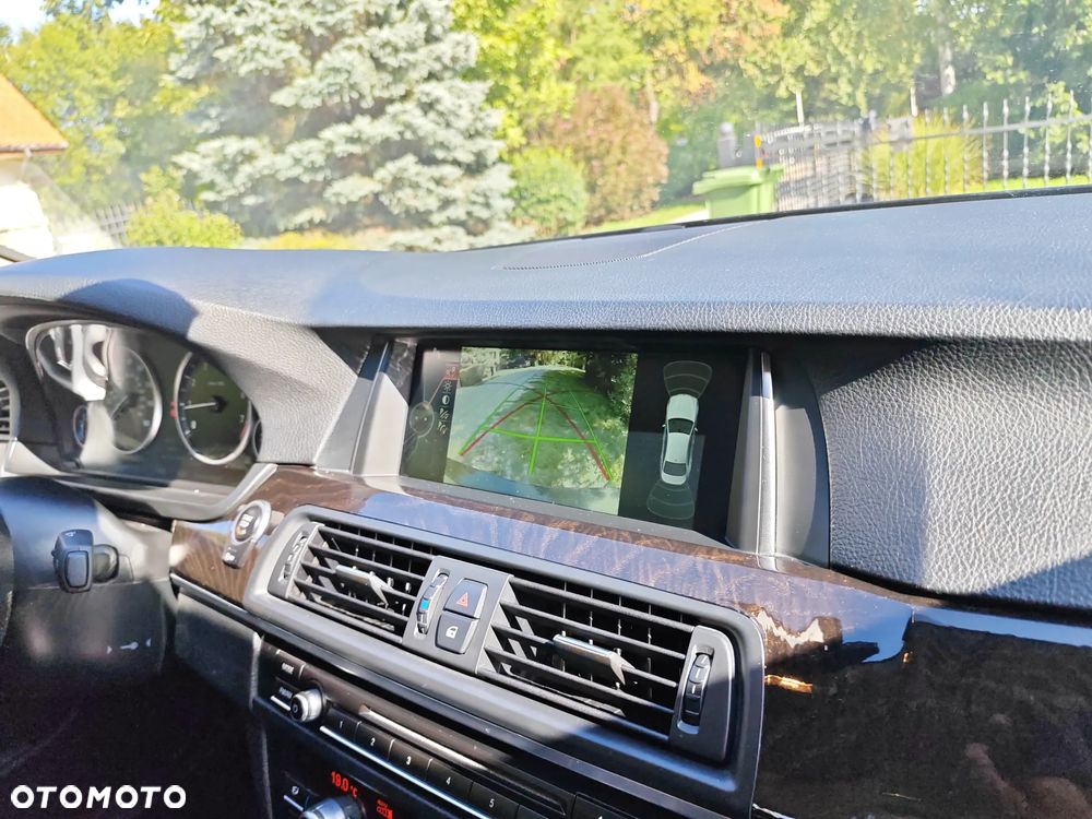 BMW Seria 5 528i xDrive - 14