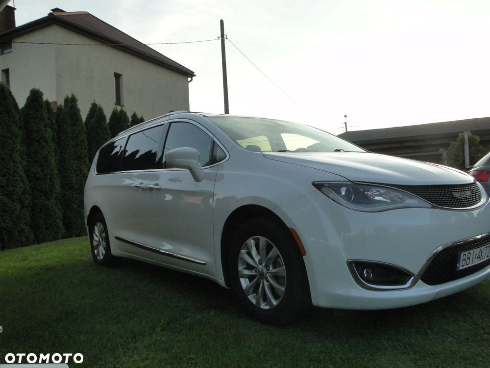 Chrysler Pacifica - 8