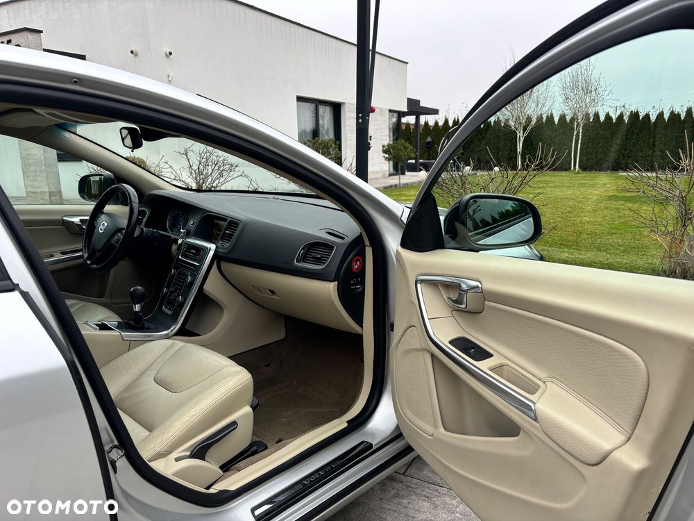 Volvo V60 DRIVe - 18