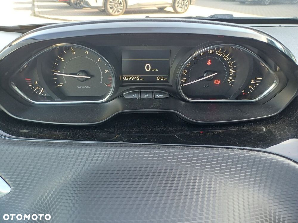 Peugeot 2008 1.2 Pure Tech Allure S&S - 26