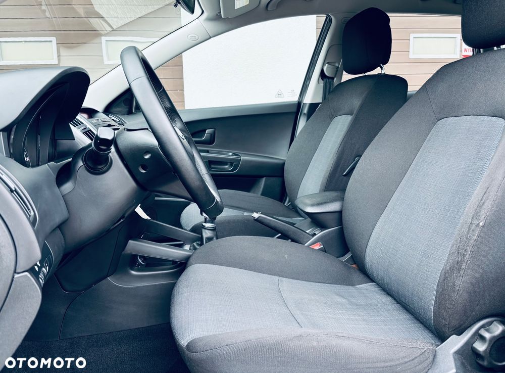 Kia Ceed - 36