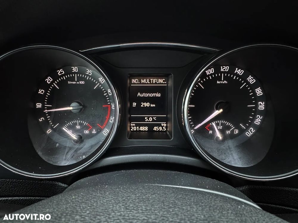 Skoda Superb 2.0 TDI DPF Elegance - 9