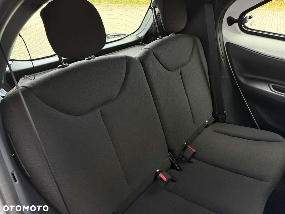 Toyota Aygo X 1.0 VVT-i X-play - 36