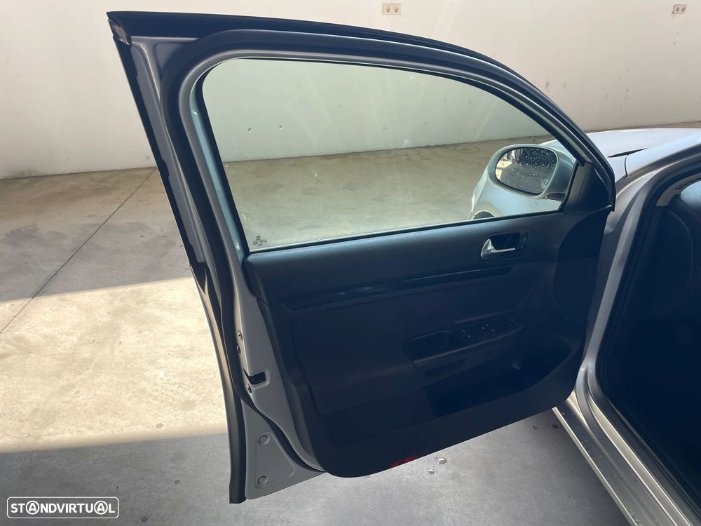 VW Golf 1.6 TDi Confortline - 9