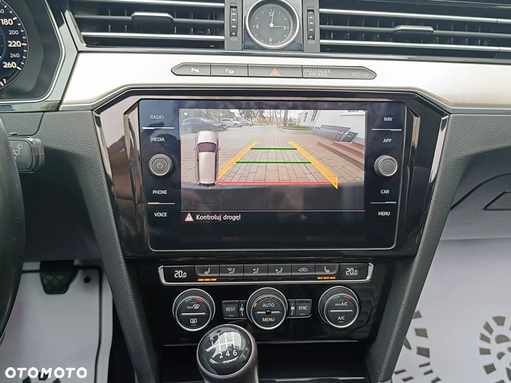 Volkswagen Passat 2.0 TDI (BlueMotion Technology) Highline - 30